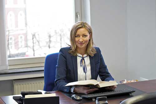 Rechtsanwältin Dr. Eva Janotta bei der Arbeit